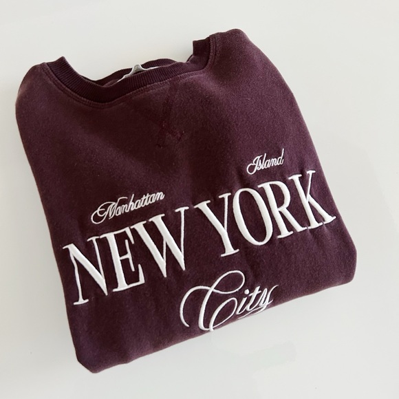 H&M Sweaters - H&M New York City Burgundy Embroidered Crewneck Sweater - Size S